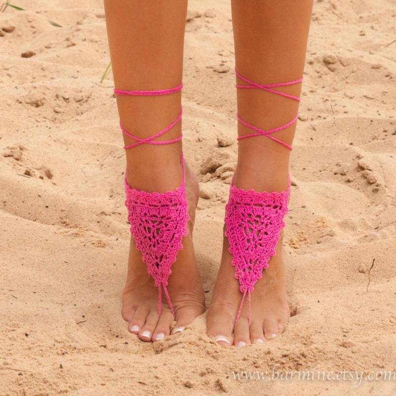 Gehäkelte Fuchsia Barfuß Sandalen, Lace Fußschmuck, Yoga Fußkettchen von barmine
