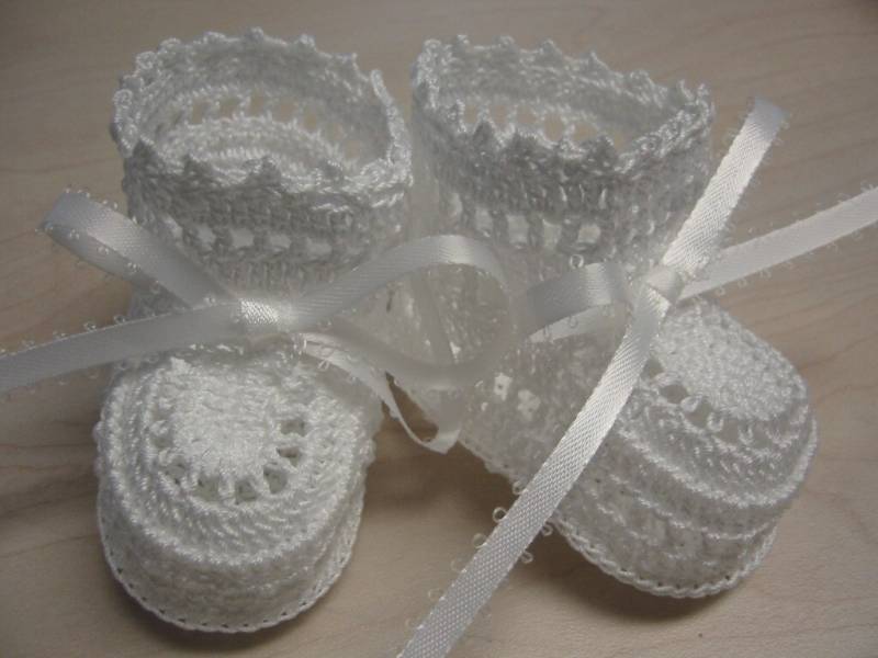 Gehäkelte Babyschühchen Weiße Taufschuhe Aus Baumwolle Gehäkelte Babyschühchen Weiße Taufschuhe Aus Baumwolle von barreez