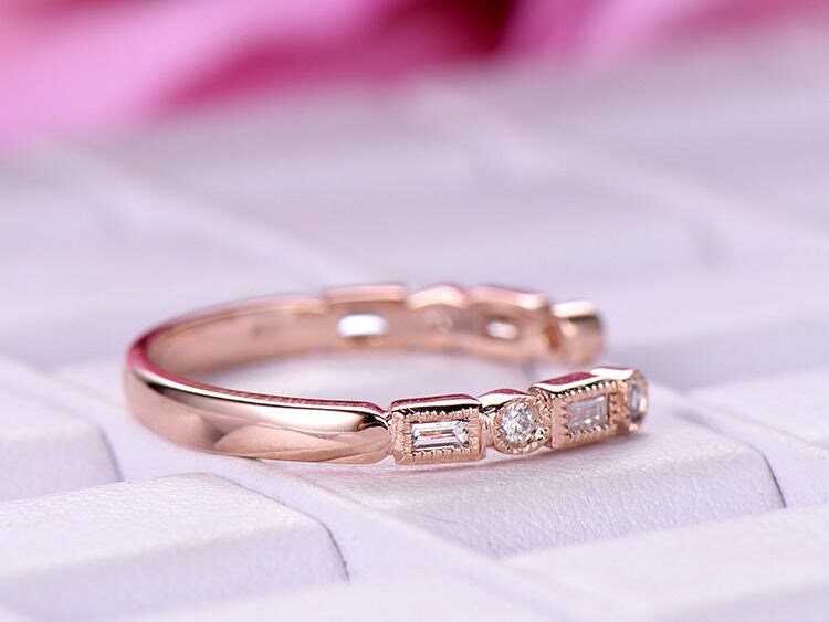14K Rose Gold Moissanit Halb Eternity Ring Milgrain Vintage Ehering 14K Rose Gold Moissanit Halb Eternity Ring Milgrain Vintage Ehering von bartUSgem