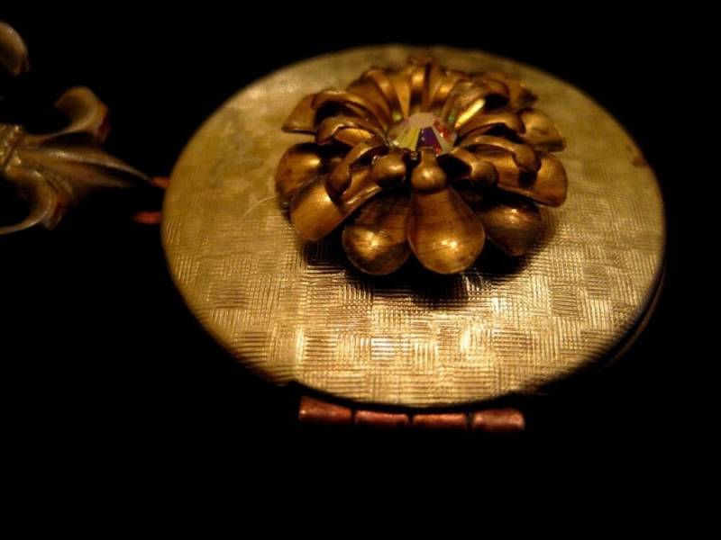 Fleur De Lis Bouquet Doppel-Ladung, Messingblume, Rheinstein, Speicher von basilthecat