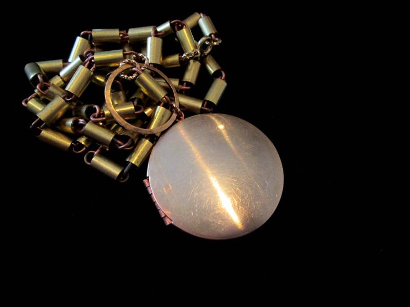 Gold Auf Medaillon Halskette Gold Auf Medaillon Halskette von basilthecat