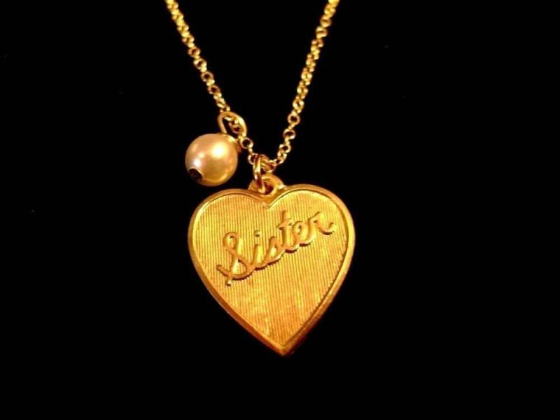 Gold Brass Heart Schwester Halskette, Swarovski Perle von basilthecat