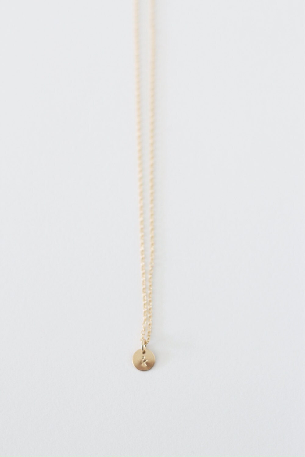 Personalisierte Single Gold Charm Halskette/14 K Gefüllt Oder Sterling-Silber Personalisierte Single Gold Charm Halskette/14 K Gefüllt Oder Sterling-Silber von batsumaruxo