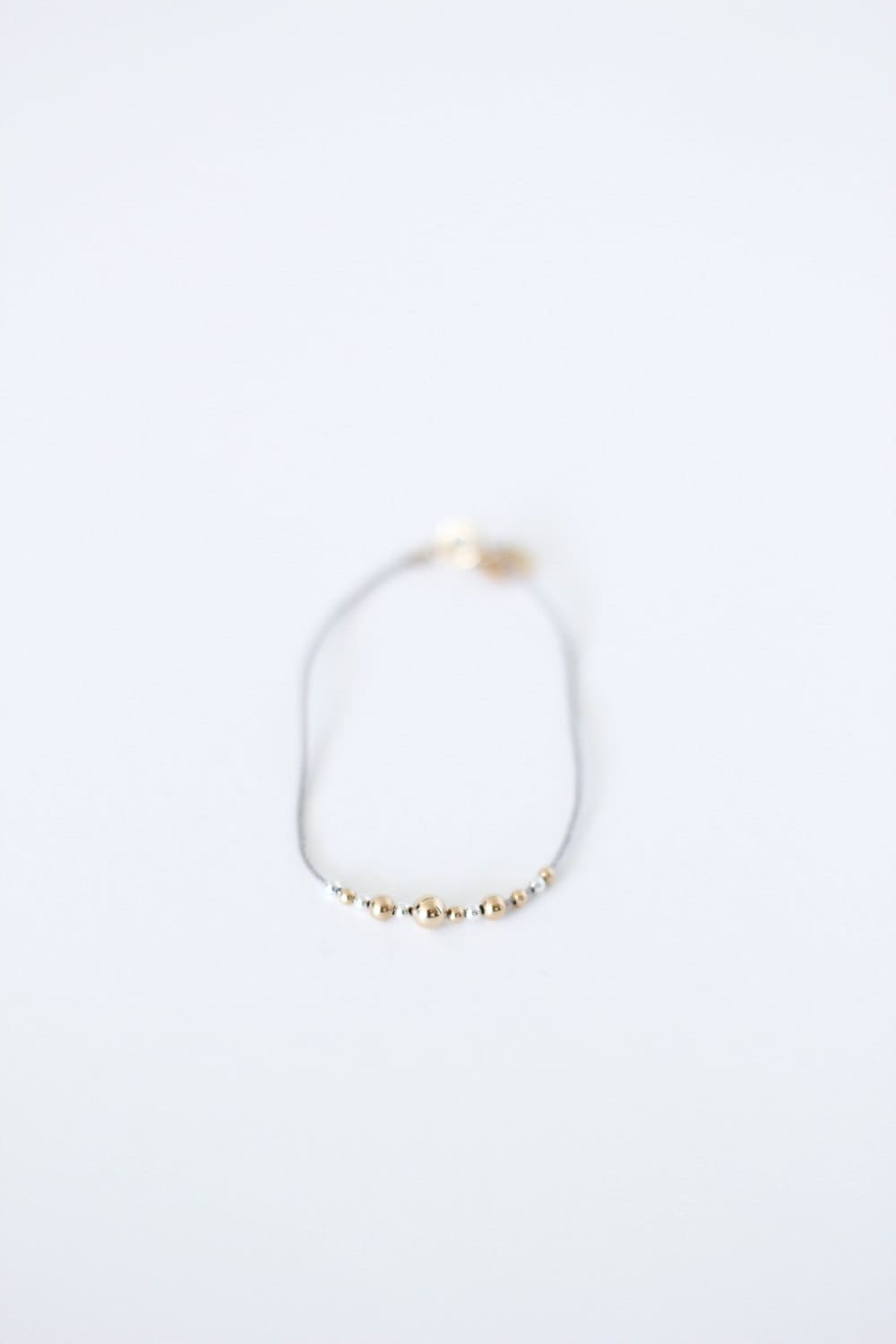 sternenlicht Armband/14K Gold Gefüllt Perlen Und Seide Schnur sternenlicht Armband/14K Gold Gefüllt Perlen Und Seide Schnur von batsumaruxo