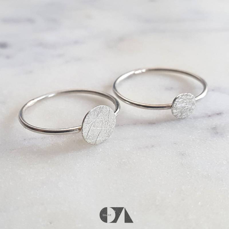 Zarter Schlichter Silberring, Stapelring Mit Kleiner Silberscheibe, Silberplättchen, Minimalistisch Zarter Schlichter Silberring, Stapelring Mit Kleiner Silberscheibe, Silberplättchen, Minimalistisch von bauArtShop