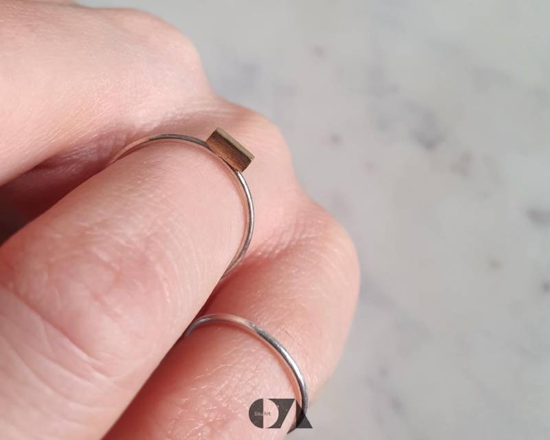 Zarter Schlichter Silberring, Stapelring Mit Messing, Kleiner Messingquader, Minimalistisch Zarter Schlichter Silberring, Stapelring Mit Messing, Kleiner Messingquader, Minimalistisch von bauArtShop