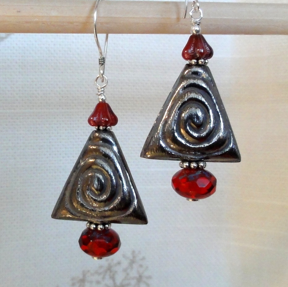Moderne Weihnachtsbaum Ohrringe - Gunmetal Urlaub Baum Moderne Weihnachtsbaum Ohrringe - Gunmetal Urlaub Baum von baublesbybethann
