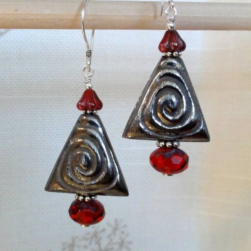 Moderne Weihnachtsbaum Ohrringe - Gunmetal Urlaub Baum Moderne Weihnachtsbaum Ohrringe - Gunmetal Urlaub Baum von baublesbybethann