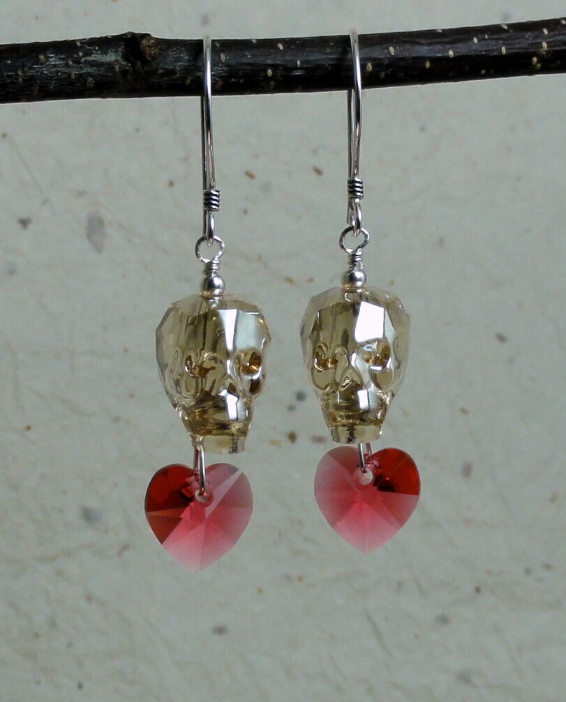 Swarovski Crystal Skull Ohrringe - Golden Shadow With Heart Swarovski Crystal Skull Ohrringe - Golden Shadow With Heart von baublesbybethann