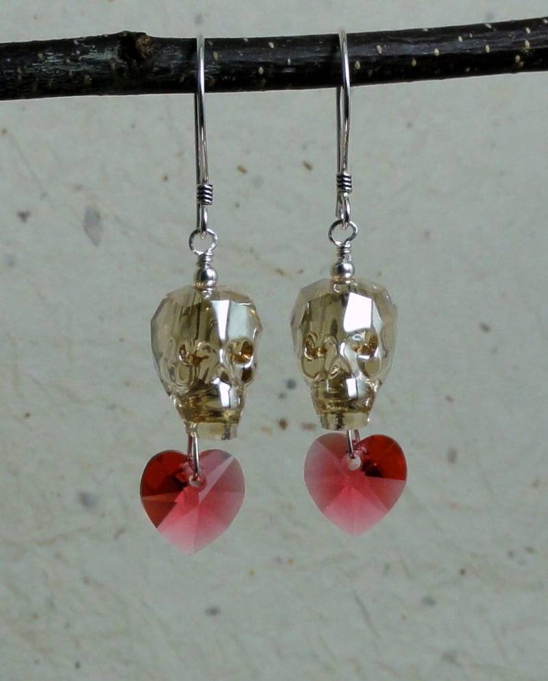 Swarovski Crystal Skull Ohrringe - Golden Shadow With Heart Swarovski Crystal Skull Ohrringe - Golden Shadow With Heart von baublesbybethann