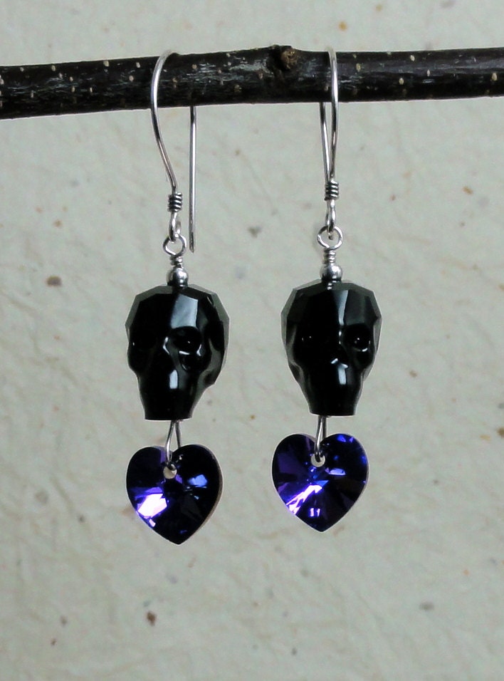 Swarovski Crystal Skull Ohrringe - Jet Black With Heart Swarovski Crystal Skull Ohrringe - Jet Black With Heart von baublesbybethann