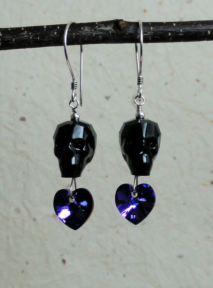 Swarovski Crystal Skull Ohrringe - Jet Black With Heart Swarovski Crystal Skull Ohrringe - Jet Black With Heart von baublesbybethann