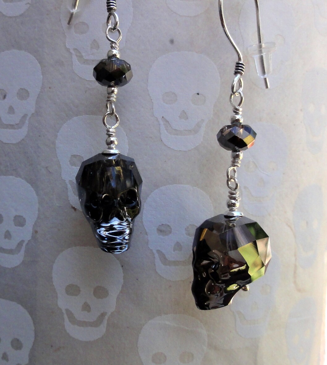 Swarovski Crystal Skull Ohrringe - Silver Night Transluscent Swarovski Crystal Skull Ohrringe - Silver Night Transluscent von baublesbybethann