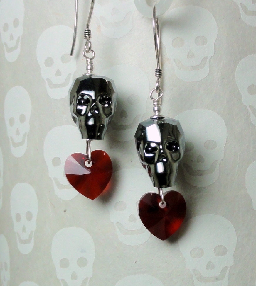 Swarovski Crystal Skull Ohrringe - Silver Night With Heart Swarovski Crystal Skull Ohrringe - Silver Night With Heart von baublesbybethann