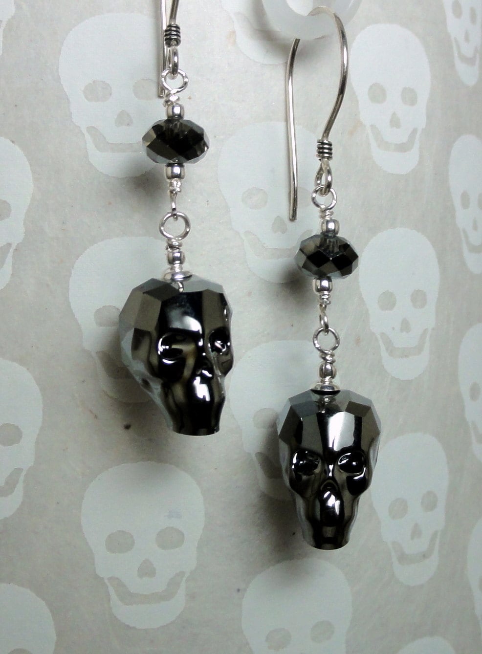 Swarovski Crystal Skull Ohrringe - Silver Night Swarovski Crystal Skull Ohrringe - Silver Night von baublesbybethann