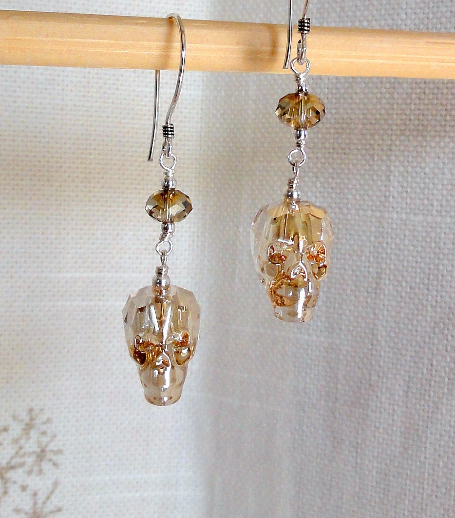 Swarovski Crystal Skull Ohrringe - Translucent Gold Swarovski Crystal Skull Ohrringe - Translucent Gold von baublesbybethann