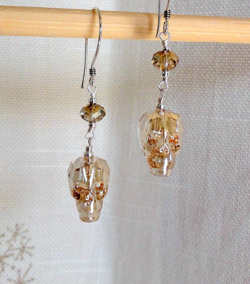 Swarovski Crystal Skull Ohrringe - Translucent Gold Swarovski Crystal Skull Ohrringe - Translucent Gold von baublesbybethann