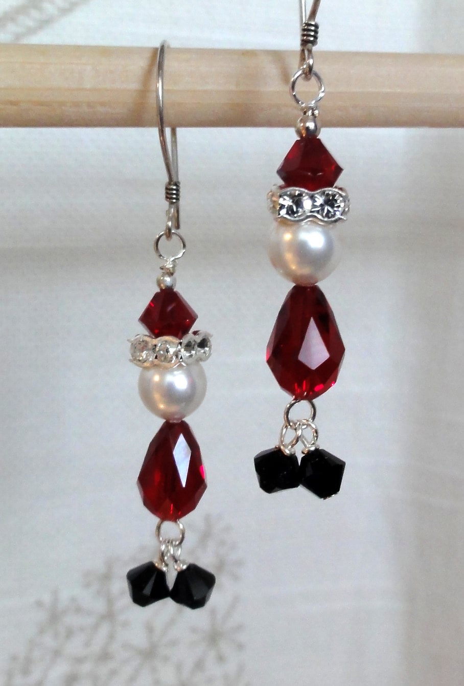 Swarovski Weihnachtsmann Ohrringe Swarovski Weihnachtsmann Ohrringe von baublesbybethann