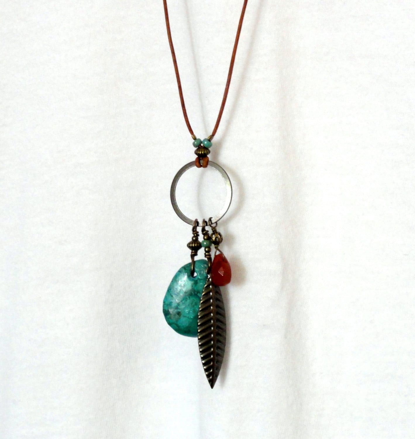 Türkis Karneol Messing Charm Halskette Türkis Karneol Messing Charm Halskette von baublesbybethann