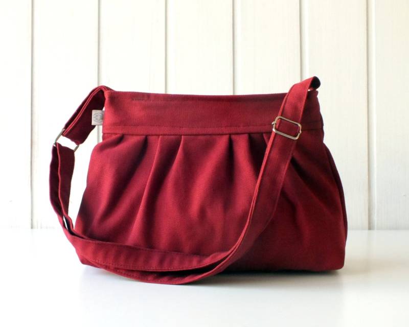 Plissee Segeltuchtasche in Weinrot Plissee Segeltuchtasche in Weinrot von bayanhippo