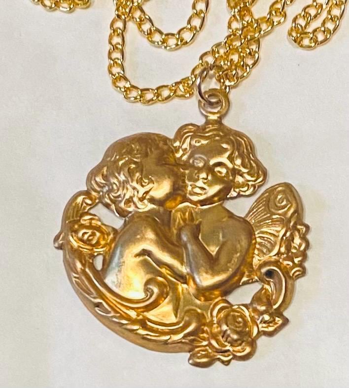 Amor Schutzengel Anhänger An 45 cm Goldfarbener Kette Runder Engel Aus Messing Vintage Fund von bazaarchoices