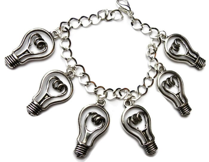 Bright Ideas Glühbirne Armband Silber Ton Charm Wahl Der Längen Von 19-21 cm von bazaarchoices