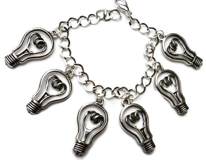 Bright Ideas Glühbirne Armband Silber Ton Charm Wahl Der Längen Von 19-21 cm von bazaarchoices