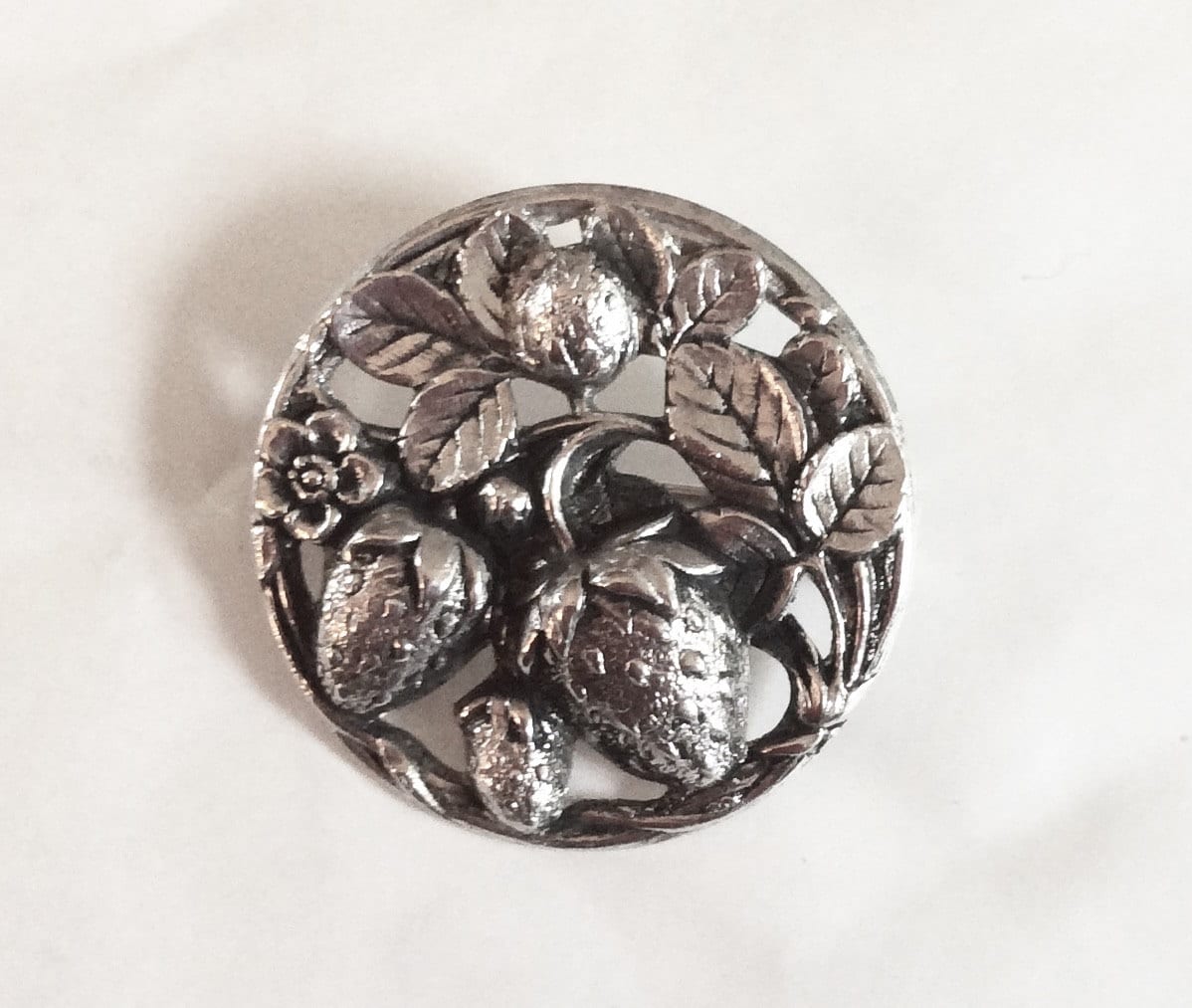 Erdbeer Brosche Erdbeeren Anstecknadel Jugendstil Vintage 90Er Silber Vergoldet von bazaarchoices