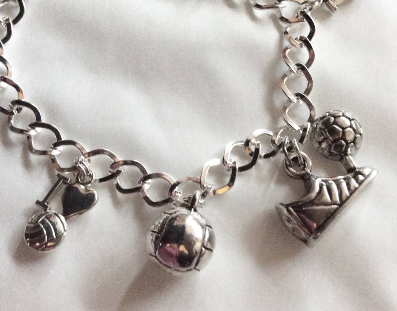 Fußball Liebhaber Silberfarbenes Bettelarmband Erhältlich in Den Längen Von 19-21 cm von bazaarchoices