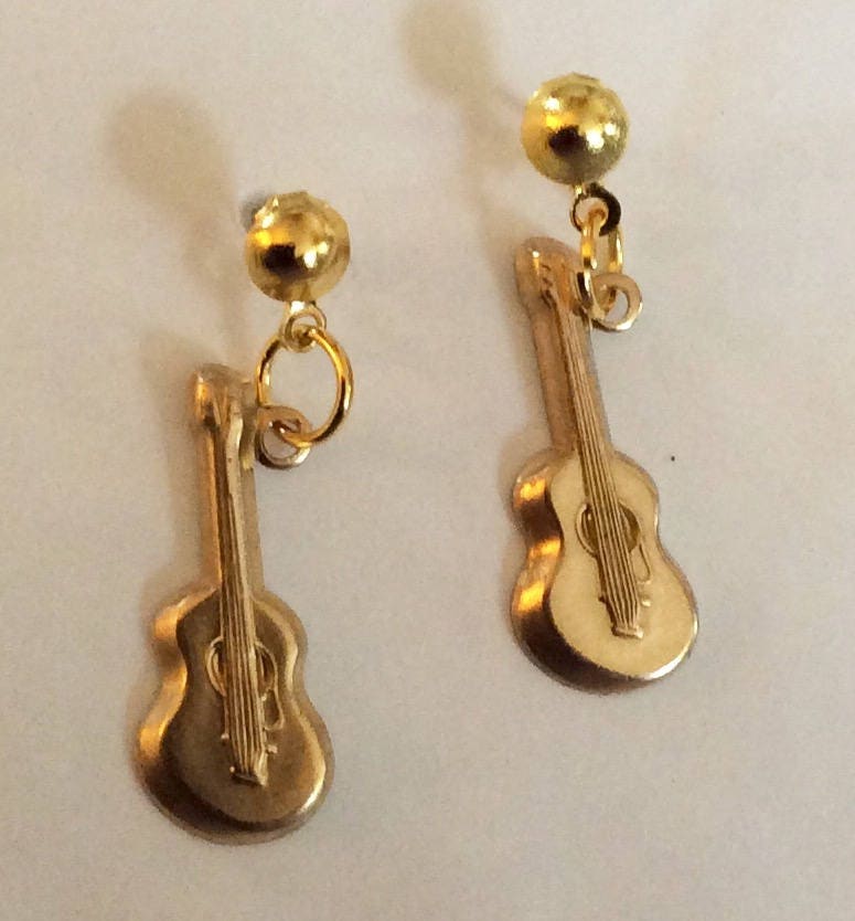 Gitarre Kleine Ohrringe Goldfarben Roh Messing Musikinstrument Für Ohrlöcher Nickelfrei von bazaarchoices