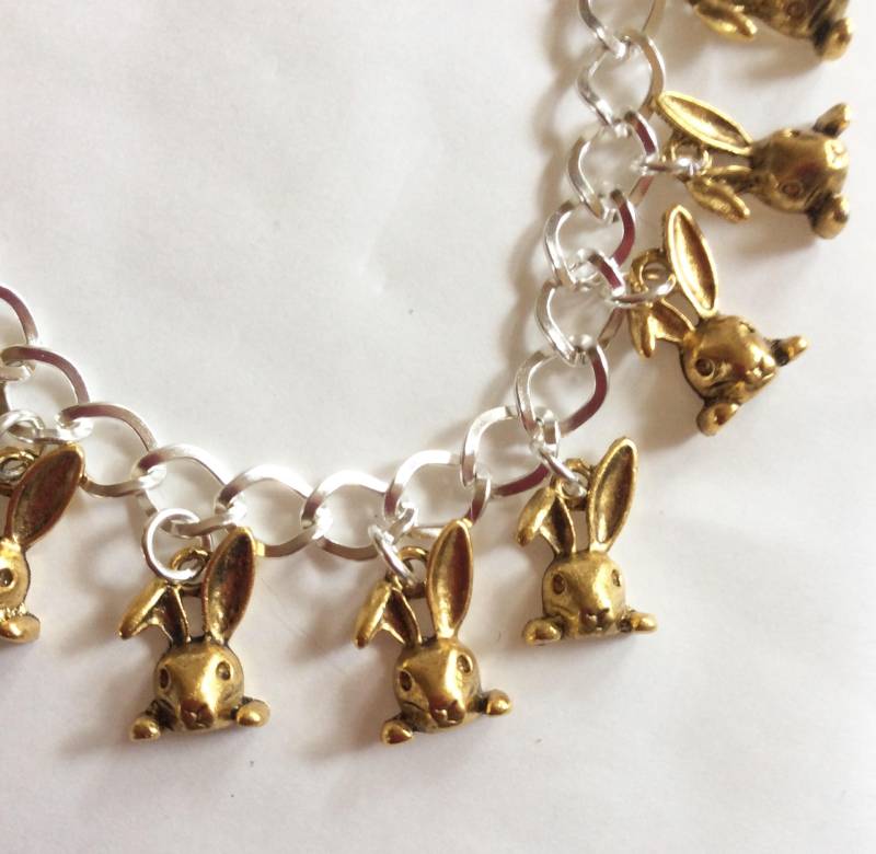 Goldenes Hasen Armband Hase Ostern Goldton Charms An Silberfarbener Kette Längenwahl Von 19-21 cm von bazaarchoices