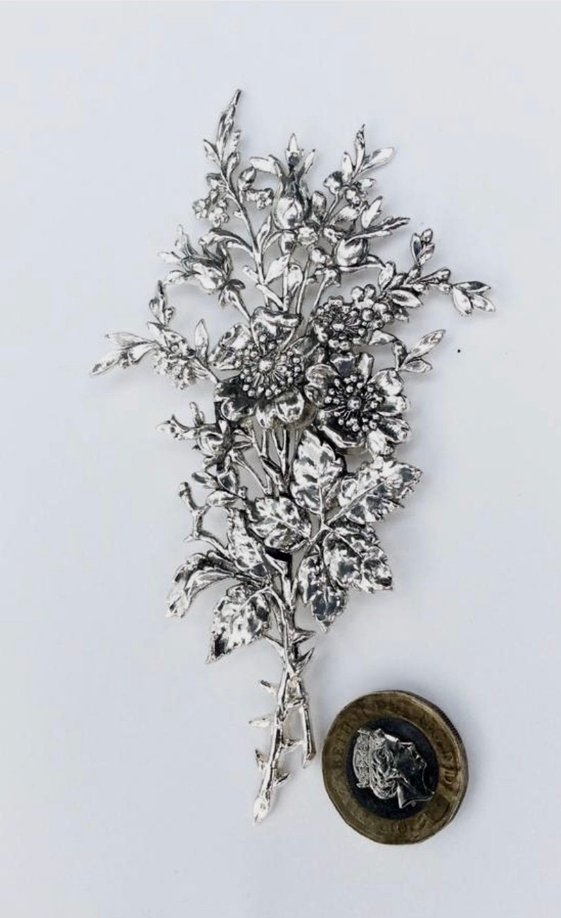 Große Statement Briar Rose Blüten Und Blätter Brosche/Pin Anstecknadel Jugendstil Versilbert Vintage Hochzeit von bazaarchoices