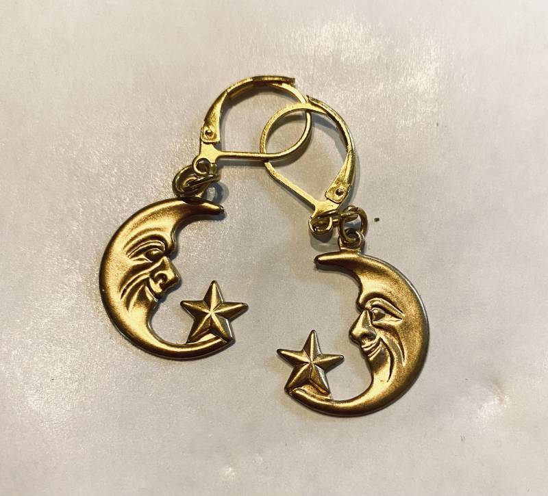 Halbmond Und Stern Matt Gold Ton Handgemachte Ohrringe Für Durchbohrte Ohren Nickelfrei von bazaarchoices