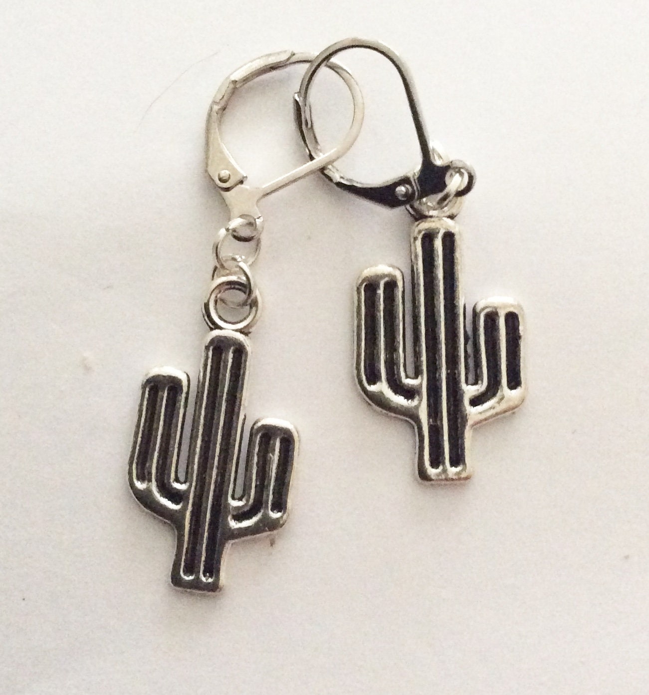 Kaktus Baum Moderne Wüste Cowboy Silber Ton Handgefertigte Ohrringe Für Ohrlöcher Nickel Frei von bazaarchoices