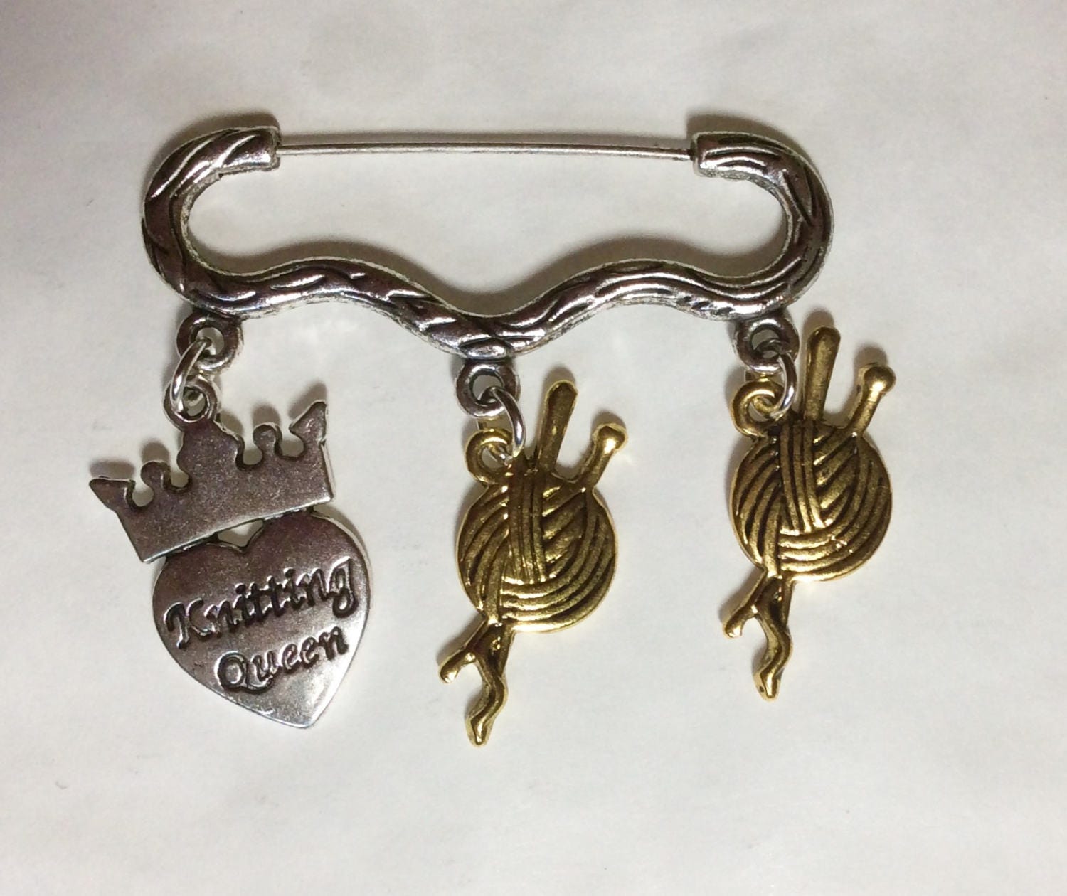 Knitting Queen Ich Liebe Gold Und Silber Ton Brosche Zu Stricken von bazaarchoices