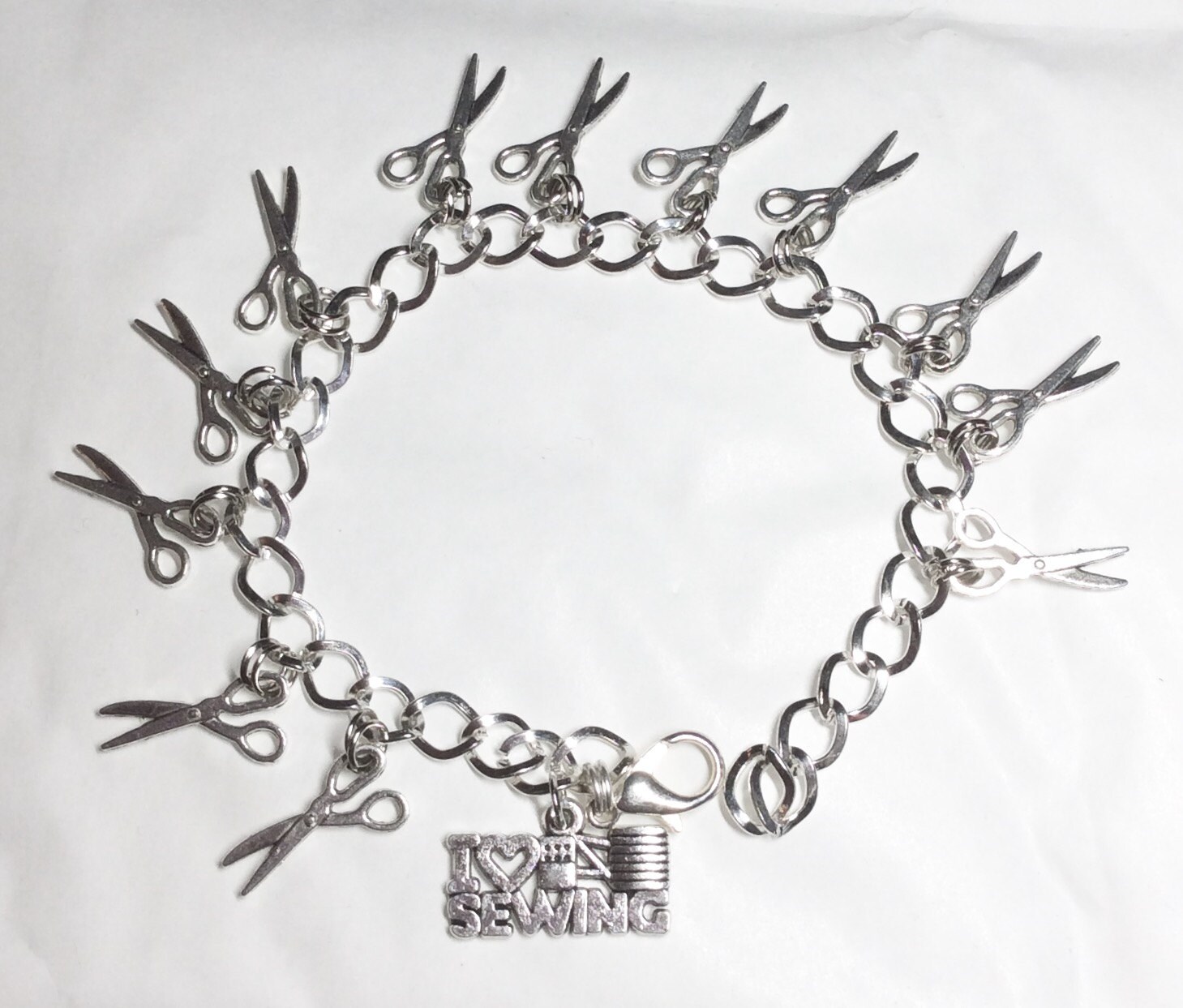 Liebe Nähschere Skurril Silber Farben Bettelarmband Genäht Geschenk Auswahl Der Längen Von 19 -21 cm von bazaarchoices