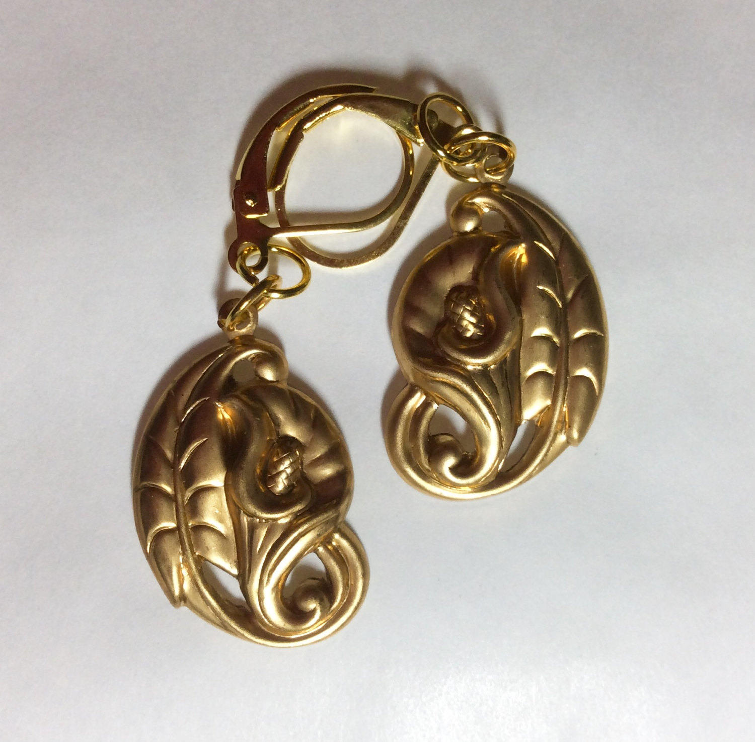 Lily Scroll Blume Ohrringe Gespiegelt Design Roh Messing Ton Für Durchbohrte Ohren Blumen Gärtner von bazaarchoices