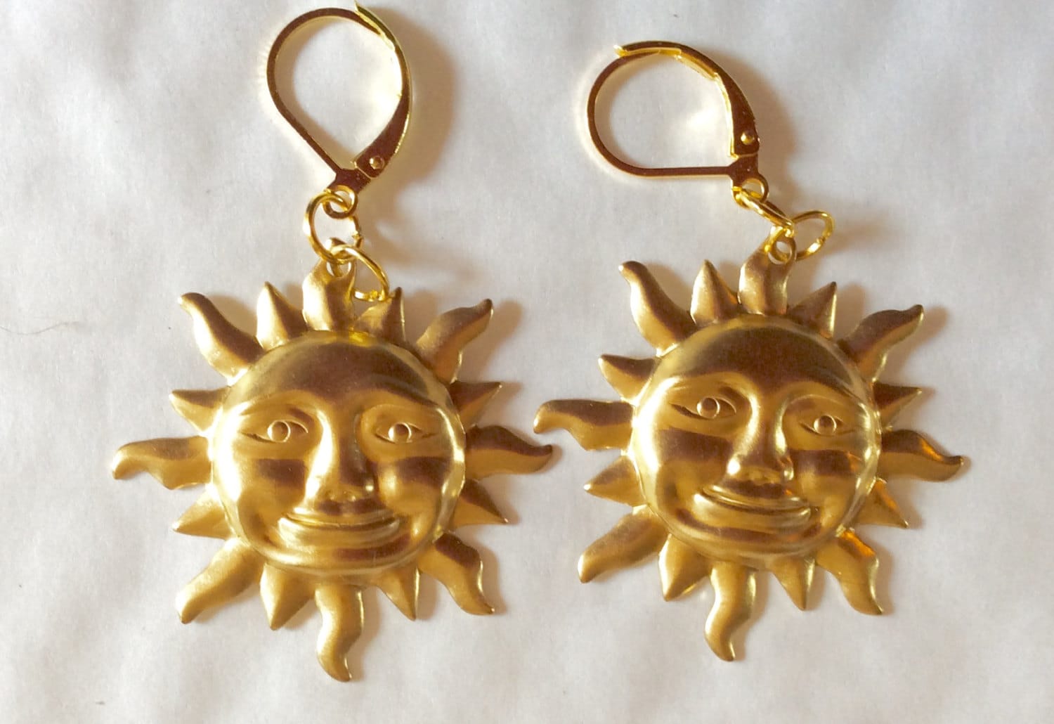 Sonne Gold Ton Handgemachte Große Ohrringe Für Durchbohrte Ohren Nickelfrei von bazaarchoices