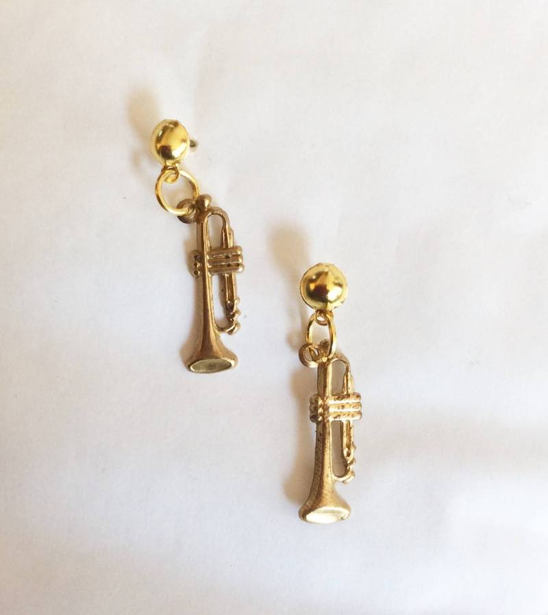 Trompete Kleine Ohrringe Gold Ton Rohmessing Musikblasinstrument Für Gepiercte Ohren Nickelfrei von bazaarchoices