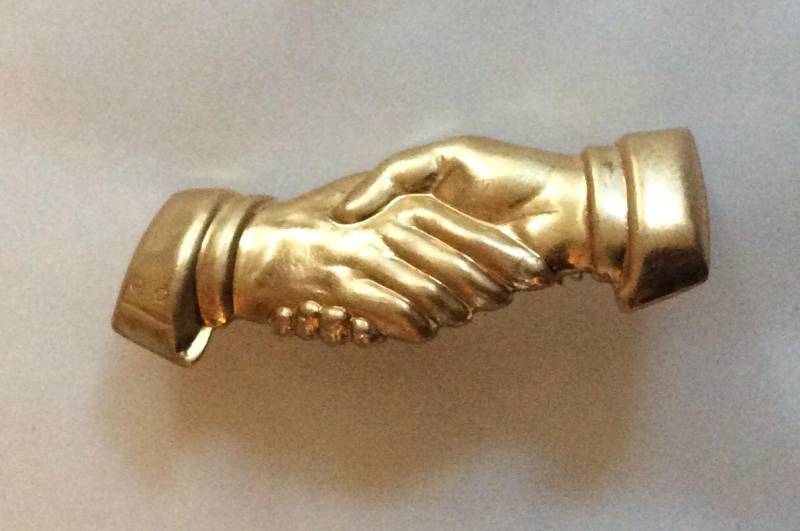 Zwei Hand Schütteln Elegante Kleine Brosche Freundschaft Pin Erstellt Aus Vintage Rohmessing Finden von bazaarchoices