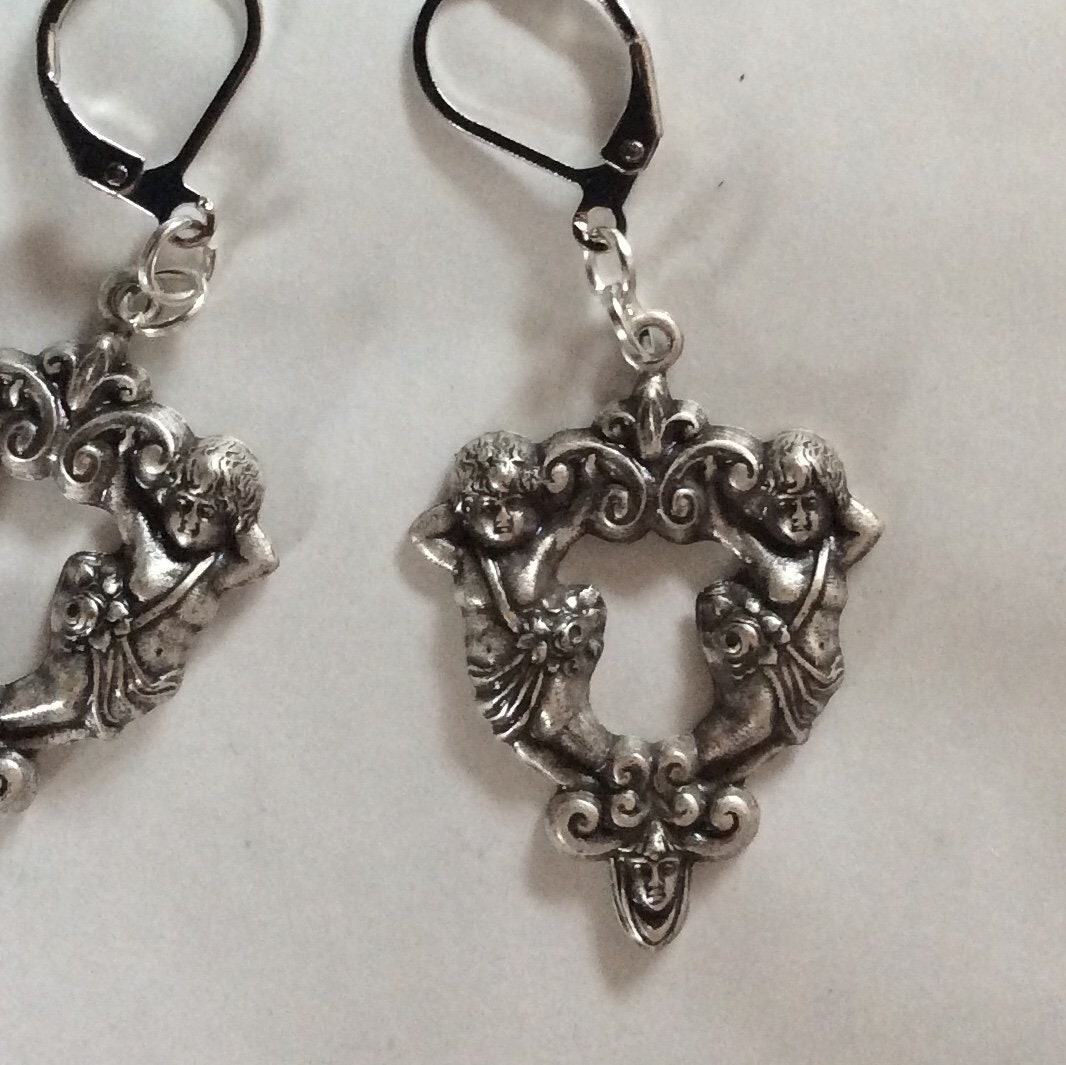 Zwillinge Barocke Putten Ohrringe Schriftrollen Damenkopf Silber Oxid Handgemacht Detailliert Für Ohrlöcher Nickelfrei von bazaarchoices