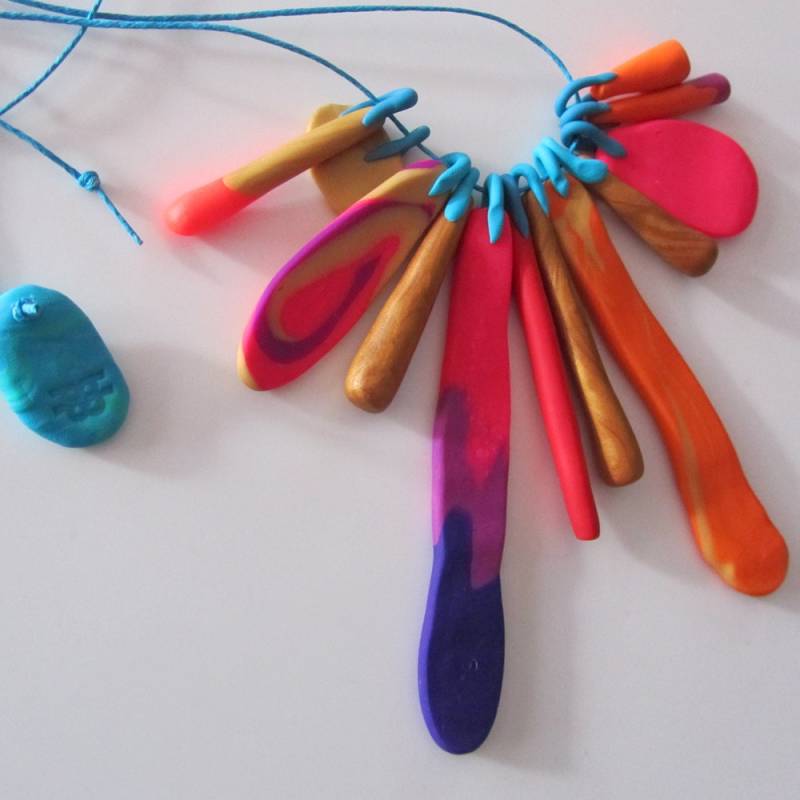 "Heiße Pink, Orange, Lila, Gold, Sommerfarbene "Feder" Halskette, 12-Teilig." von bbppdesigns