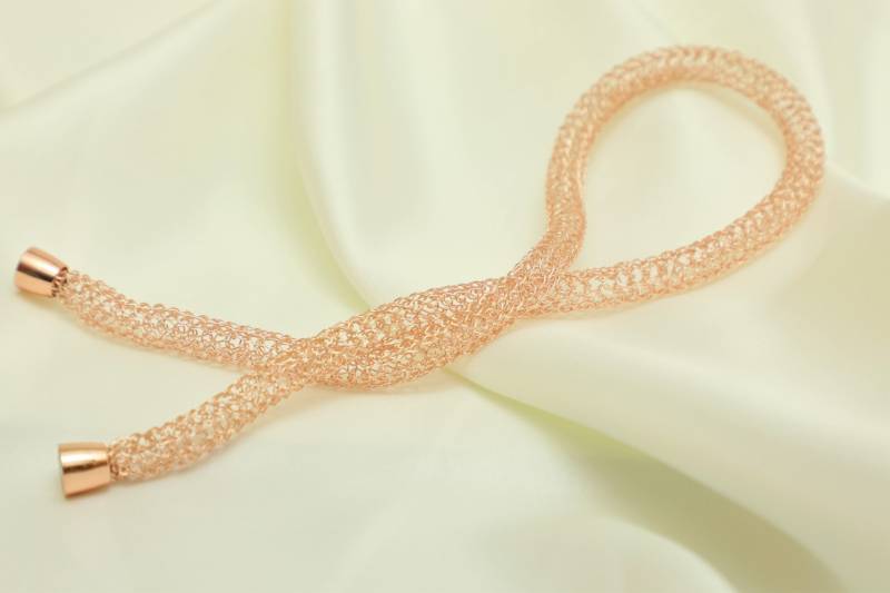 Aus Kostbarem Roségold Draht - Schlangenketten Mit Perlen Oder Edelsteinen von bcdmanufaktur