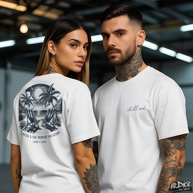 Chill Out Shirt - Lustiges Urlaubs T-Shirt | Six Month Vacation Unisex Strandshirt Chill Out Shirt - Lustiges Urlaubs T-Shirt | Six Month Vacation Unisex Strandshirt von beDice