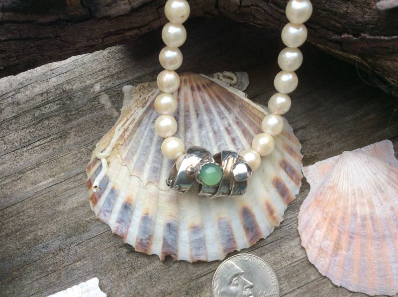 Kleine Sterling-Basis Mit Chrysoprase Und Tiny Sea Shells Kleine Sterling-Basis Mit Chrysoprase Und Tiny Sea Shells von beachsilver