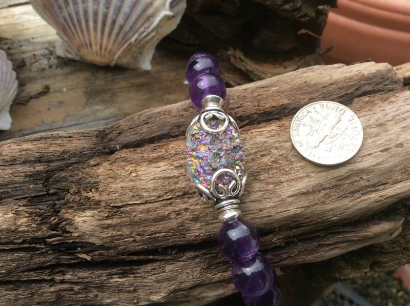 Regenbogen Druzy Mit Amethyst Armband von beachsilver