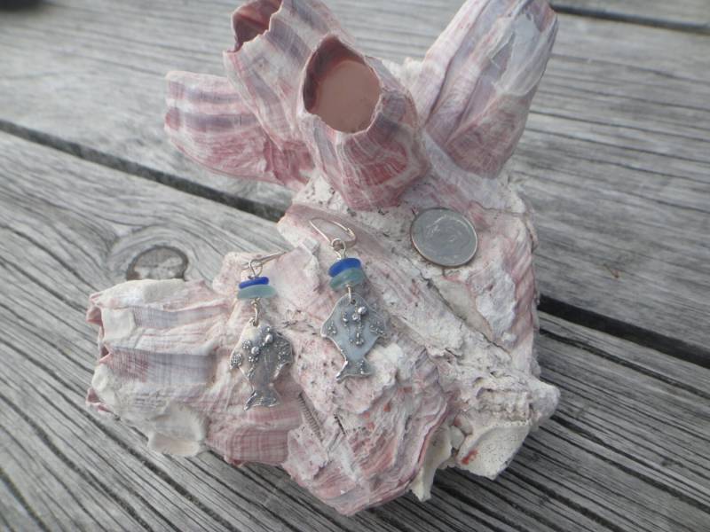 Sterling Silber & Strand Glasscute Fisch Ohrringe von beachsilver