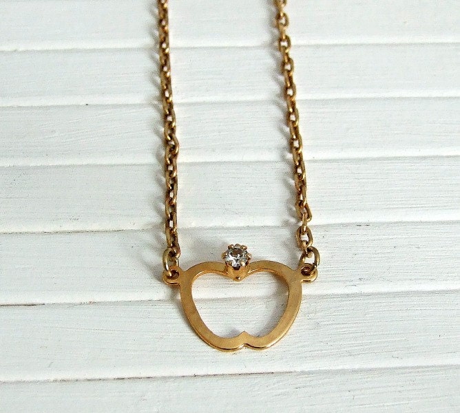 Apple-Halskette... Apple-Anhänger, Kette Messing, Vintage Anhänger, Zierliche Halskette, Obst Apple Einfache Halskette Apple-Halskette... Apple-Anhänger, Kette Messing, Vintage Anhänger, Zierliche Halskette, Obst Apple Einfache Halskette von beadishdelight