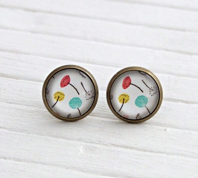 Löwenzahn Ohrringe .. Bunte Ohrstecker, Kleine Ohrringe, Blumenohrringe, Blumen-Ohrstecker Löwenzahn Ohrringe .. Bunte Ohrstecker, Kleine Ohrringe, Blumenohrringe, Blumen-Ohrstecker von beadishdelight