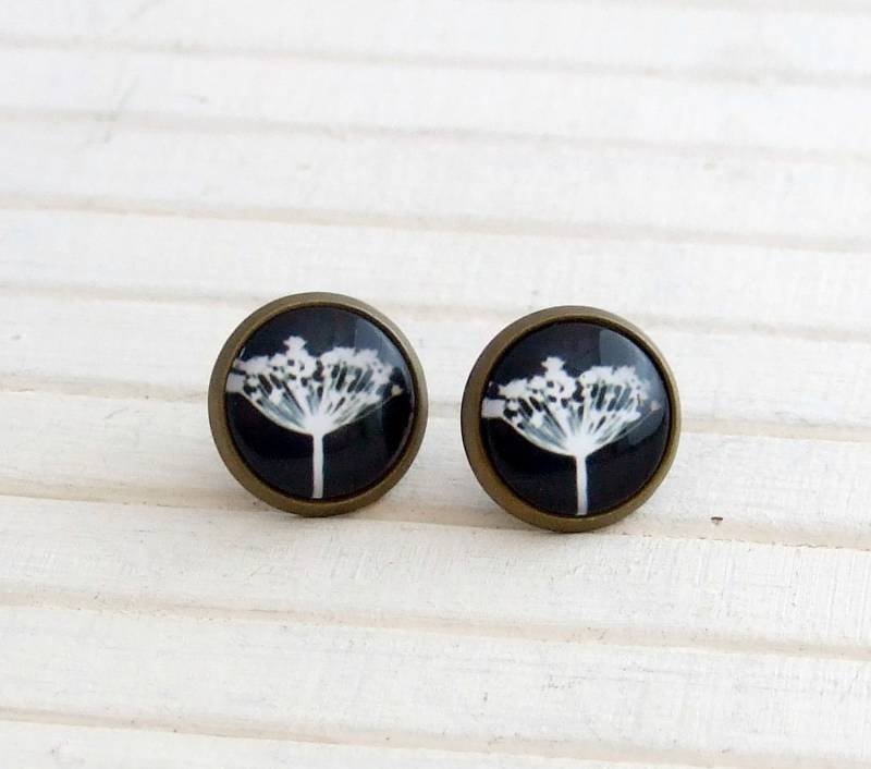 Löwenzahn Ohrringe .. Schwarze Blumenohrringe, Kleine Ohrstecker, Natur Löwenzahn Ohrringe .. Schwarze Blumenohrringe, Kleine Ohrstecker, Natur von beadishdelight